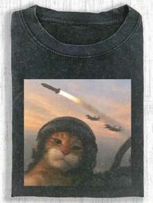 1 pieza, camiseta de algodón lavado de 230 g con estampado gráfico de gato piloto y misiles, ropa casual de calle, camiseta gráfica de cuello redondo para todas las estaciones, regalo perfecto para hombres y mujeres, ropa de otoño estilo streetwear. - Negro - Ver 1