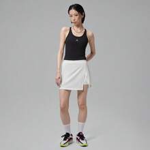 Jordan Rok Mini Olahraga Belahan Serbaguna dengan Motif Pemain Basket Wanita - Hitam dan Putih - View 6