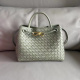 Bolso tote tejido color verde travertino