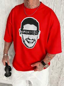 La imagen muestra un rostro masculino sonriente con una banda sobre los ojos que exhibe el hashtag PDSPCAM representando una conexión con causas sociales o una declaración de apoyo en el contexto de la sociedad actual camiseta de hombre 100% algodón.Representa una declaración de apoyo en el contexto de la sociedad actual camiseta de hombre 100% algodón. - Rojo - Ver 1