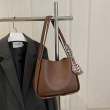 Bolso de mano moderno y versátil para mujer, estilo casual elegante con un toque de alta gama, bolso de hombro estiloso ideal para ir de compras, moda otoño-invierno 2026, nuevo diseño de nicho, bolso de cuero suave de gran capacidad para llevar al hombro o bajo el brazo, con diseño de bolso tote madre-hija. - Negro - Ver 5