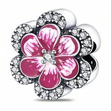 Một chiếc charm mạ bạc chủ đề hoa với thiết kế độc đáo kết hợp các yếu tố của hoa đào, hoa ly và hoa tulip. Mặt dây chuyền tráng men này được điểm xuyết bằng kim cương và có thể kết hợp với vòng tay hoặc dây chuyền. Là một phụ kiện làm trang sức tươi mới và thanh lịch, nó toát lên vẻ quyến rũ mềm mại và nữ tính, hoàn hảo cho cả các dự án DIY và đeo hàng ngày. - Nhiều màu - Xem 16