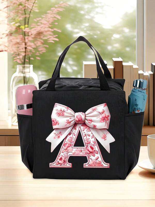 Sac à lunch isolé élégant à motif de nœud rose , Sac de rangement pour lunch de grande capacité pour étudiants , Sac de pique-nique de voyage portable , Sac à main multifonctionnel. Livré avec un sac de rangement pour ustensiles noir. Article essentiel pour le printemps et l'été. Convient pour le bureau, les activités de plein air, les vacances, les voyages et la vie sur le campus. Cadeau d'anniversaire idéal, accessoire de mariage, cadeau de rentrée scolaire, cadeau pour la fête des mères, faveur pour demoiselle d'honneur et cadeau de Pâques. Pour la famille, les amis et les êtres chers.