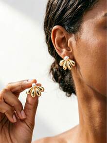 Niche Designer Fan-Shaped Faux Pearl Petal Stainless Steel Earrings, 304 Stainless Steel Hypoallergenic, Waterproof, Sweat-Proof, Suitable For Vacation Travel Summer Street Style/Daily Commute Versatile Jewelry/Graduation Season Beach Outing Picnic Wear/Wedding Banquet Birthday Celebration Holiday Party Occasions/Father's Day Mother's Day Perfect Gift/Summer Seaside Beach Play Eye-Catching Accessory, Perfect Match For Seaside Beach/Non-Fading Ear Piercing Care Suitable For Gifts To Best Friends, Girlfriends, Birthdays, Mother's Day, Graduation Season - Multicolor - View 5