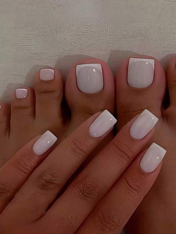 48pcs Short Square White Striped French Fashion Simple Glossy Fake Nails, Suitable For Fingers And Toes, Perfect For DIY Solid Color Manicures, Ideal For Women And Girls For Dating And Daily Use. Removable Press-On Nail Kit, Includes Jelly Glue And Nail File. Jelly Glue Shipped Randomly.