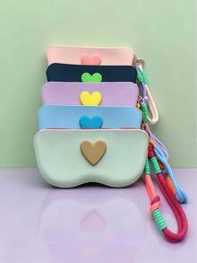 Funda de almacenamiento de gafas de silicona con forma de corazón con cordón tejido a mano, diseño colorido y fresco, material de silicona suave resistente al desgaste y a los arañazos, protección a prueba de polvo y presión para lentes y monturas, bolsa de almacenamiento de gafas portátil y de moda, adecuada para viajes diarios, desplazamientos al aire libre, almacenamiento en el hogar, accesorio de estuche protector de gafas creativo y de alto valor - Ver 2