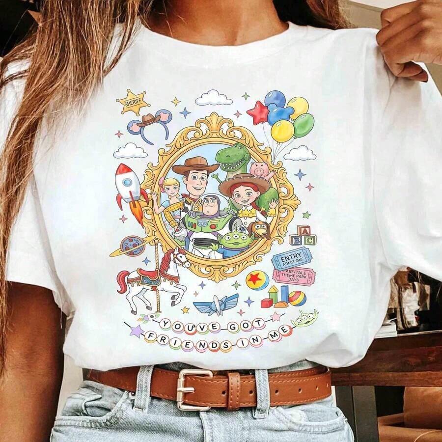 Disney Women's Loose T-Shirt "Ornate Frame Toy Story Full Characters You've Got A Friend In Me" Cartoon Printed Oversized T‑Shirt, Short Sleeve Tee For Disney Travel, Vacations & Theme Parks. 2026 New Style, Ideal For Family Outings & Matching Outfits, Unisex For All Ages. High‑Quality Cotton Fabric, Soft & Breathable. Whimsical Fairytale‑Style Border With Toy Story Crew & Amusement Park Elements Print Design, The Best Gift For Toy Story Fans & Disney Vacation Lovers. - trắng - Xem 1