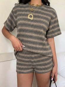 Conjunto de camiseta de manga corta y pantalones cortos de punto a rayas para mujer de estilo casual - Albaricoque - Ver 5