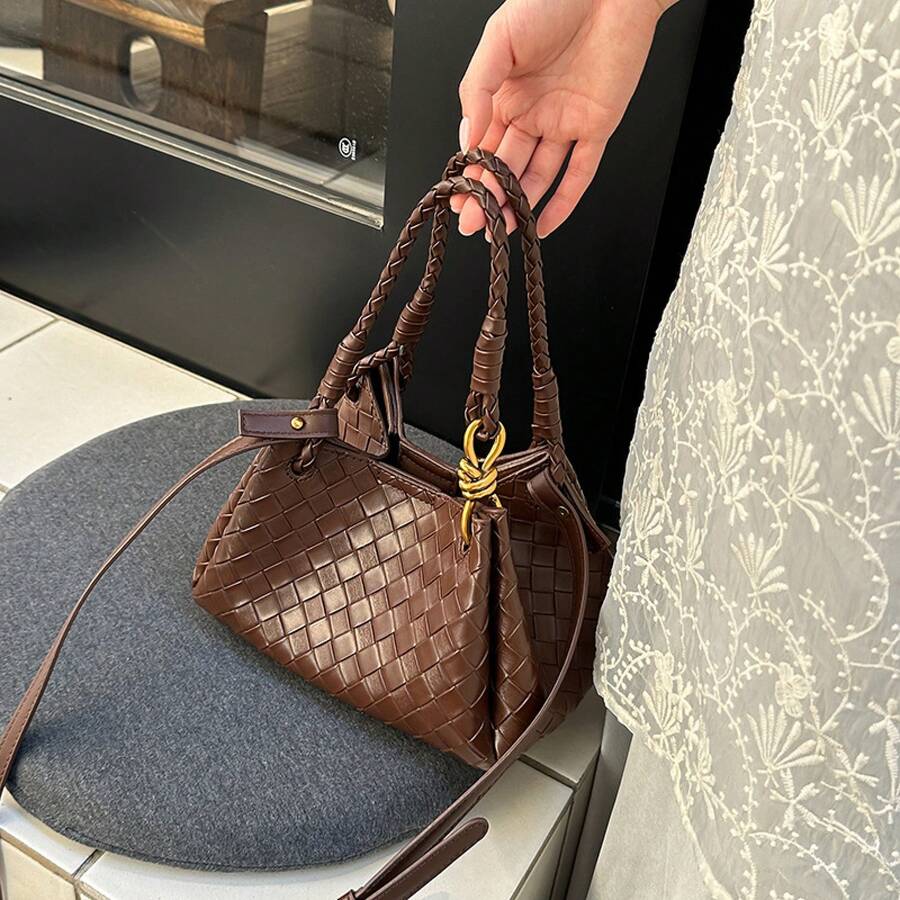 Bolso de mujer de cuero genuino tejido a mano BV Bottega Bang Bang de Andiamo Clutch Campana. Bolso vintage para mujer, nueva moda 2026, estilo ins único, bolso bandolera tejido, bolso cuadrado pequeño texturizado. - Burdeos - Ver 1
