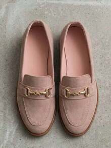 Women's Comfortable Square Moccasin Shoe, Inexpensive, With Gold Embellishment, For Work, Casual, Or Luxury. - 裸體 - 查看 1