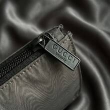 GUCCI Beauty 灰色波浪纹理尼龙拉链收纳包，多功能化妆洗漱旅行包 - 查看 3