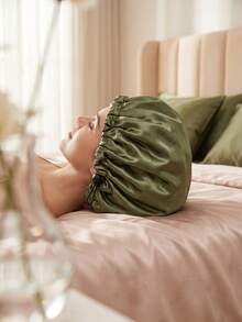 1件絲綢緞面睡眠帽，雙層睡眠帽減少頭髮斷裂，整夜保持髮型，適合女性 - 軍綠色 - 查看 2