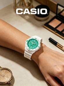 Casio 運動日常必備：女款樹脂錶帶石英手錶，綠色錶盤，100米防水休閒腕錶，附日期顯示與旋轉錶圈 LRW-200H-3C - 綠色 - 查看 4