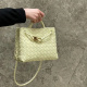 Bolso de mano tejido color caramelo