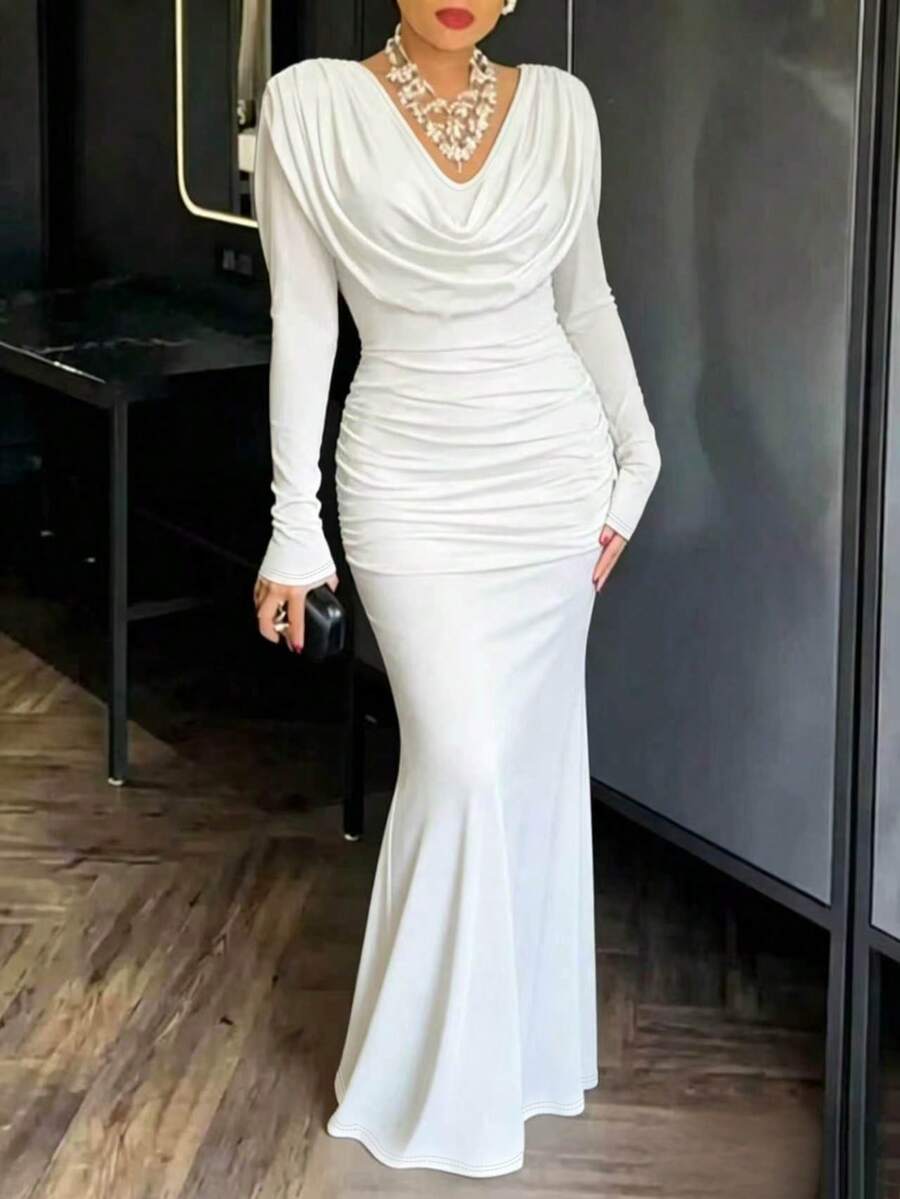 女款白色優雅長袖百褶修身長洋裝，垂領收腰魚尾下擺，適合復古正式場合與派對禮服