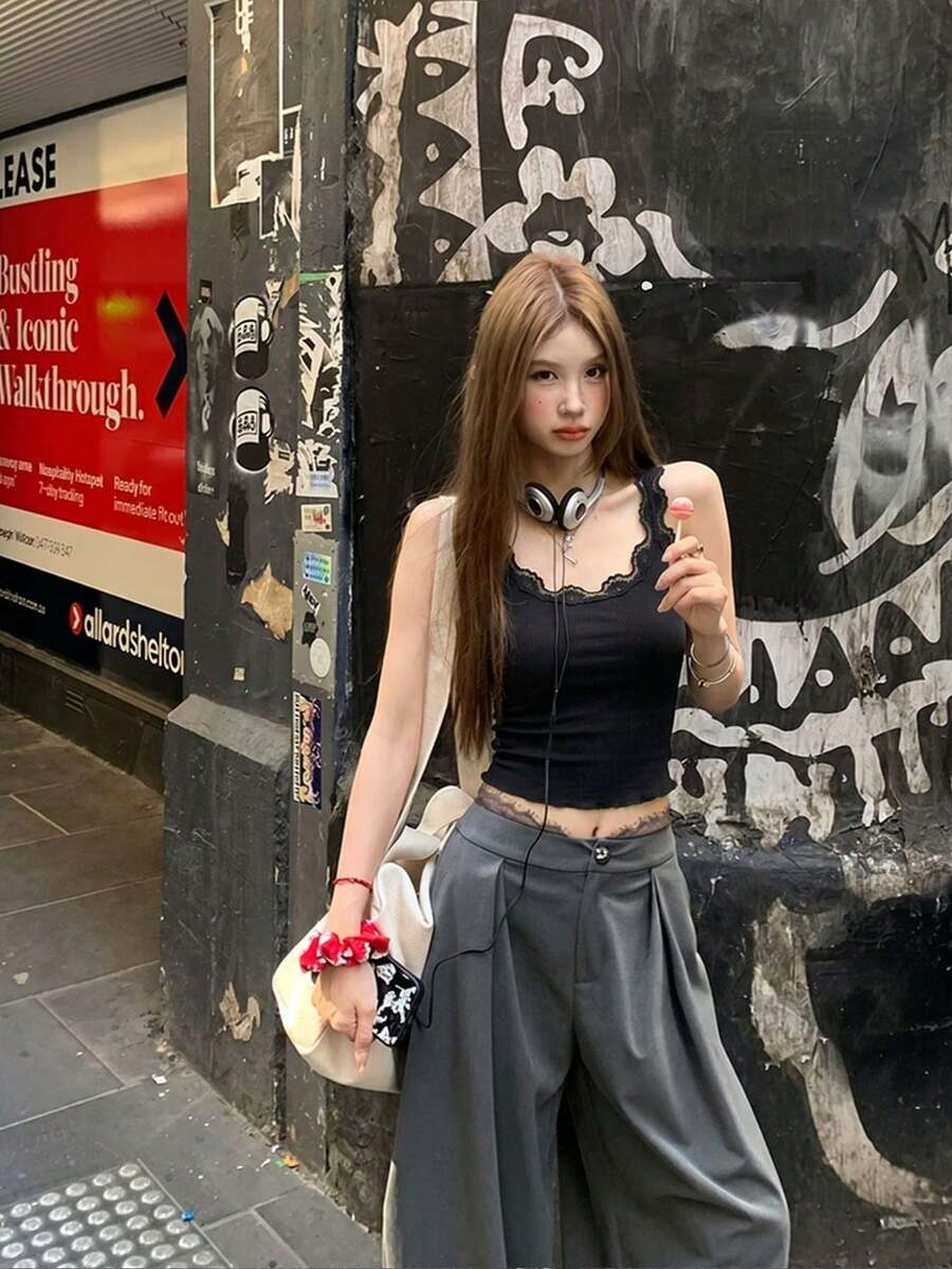 夏季新款涼感氛圍蕾絲飾邊內建胸墊貼身短版細肩帶背心上衣女款,外穿與疊穿休閒風 - 黑色 - 查看 1