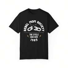 Rebel Mom Society Graphic Tee, Vintage Ste Shirt220g Heavyweight 100% Cotton T-Shirt. Butterfly Print. Unisex Sizing. Round Neck Inspirational T-Shirt. Cute And Beautiful Y2K-Inspired Summer Top, Perfect For The Outdoors, Home, Work, Or Street Wear. Casual, Loose-Fitting Everyday T-Shirt. - 黑色 - 查看 1
