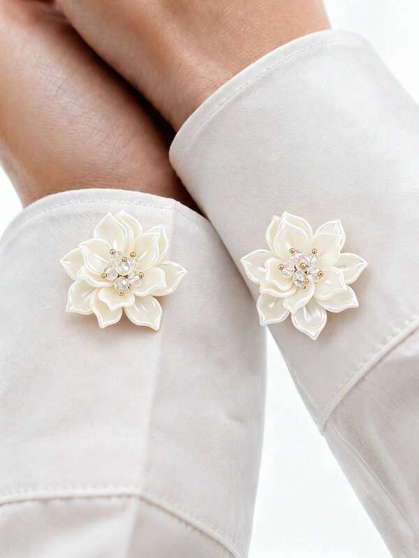 2pcs Fashionable And Elegant Camellia-Shaped Cufflinks, Women's Brooch Buckles, Stylish High-End Clothing Brooches, Turtle Buckles, Clip Buckles, Tie Clips, Women's Accessories, Light Luxury And Elegant Cufflink Covers For Women's Party Outfits, Suitable For Daily Wear, Gifts For Friends, Couple Gifts And Gifts For Family.