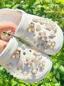 16pcs Gold One-Piece Flower DIY Accessories, 5-Petal Flower Shoe Charms, Rhinestone Butterfly, Beaded Chain Decor, Detachable, Suitable For Perforated Slippers, Birthday Party Gifts - Gold - View 4