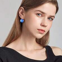 Crstals Bella - arete colgantes de gota chapados en de 18 quilates amarillo con cristales redondos para mujer, 14 mm - Azul - Ver 5
