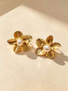 Vintage Sweet Daisy Stud Earrings, Gold-Plated 3D Petal Texture, 304 Stainless Steel Skin-Friendly Hypoallergenic, Eye-Catching Accessory For Wedding Bridesmaid, Best Friend Gathering, Summer Travel, Back To School, Global Vacation, Business Commute, And Romantic Date - Multicolor - View 9