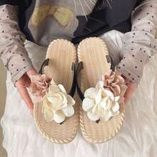 Sandalias de mujer, con un diseño moderno y adorable decorado con flores en dos tonos; chanclas con tiras entre los dedos, de suela plana y resistentes, ideales para la playa; sandalias de playa para mujer, chanclas para mujer - Negro - Ver 4