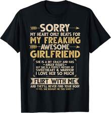 I Love My Freaking Awesome Girlfriend Shes A Bit Crazy Funny Gift Unisex T-Shirt - 黑色 - 查看 1