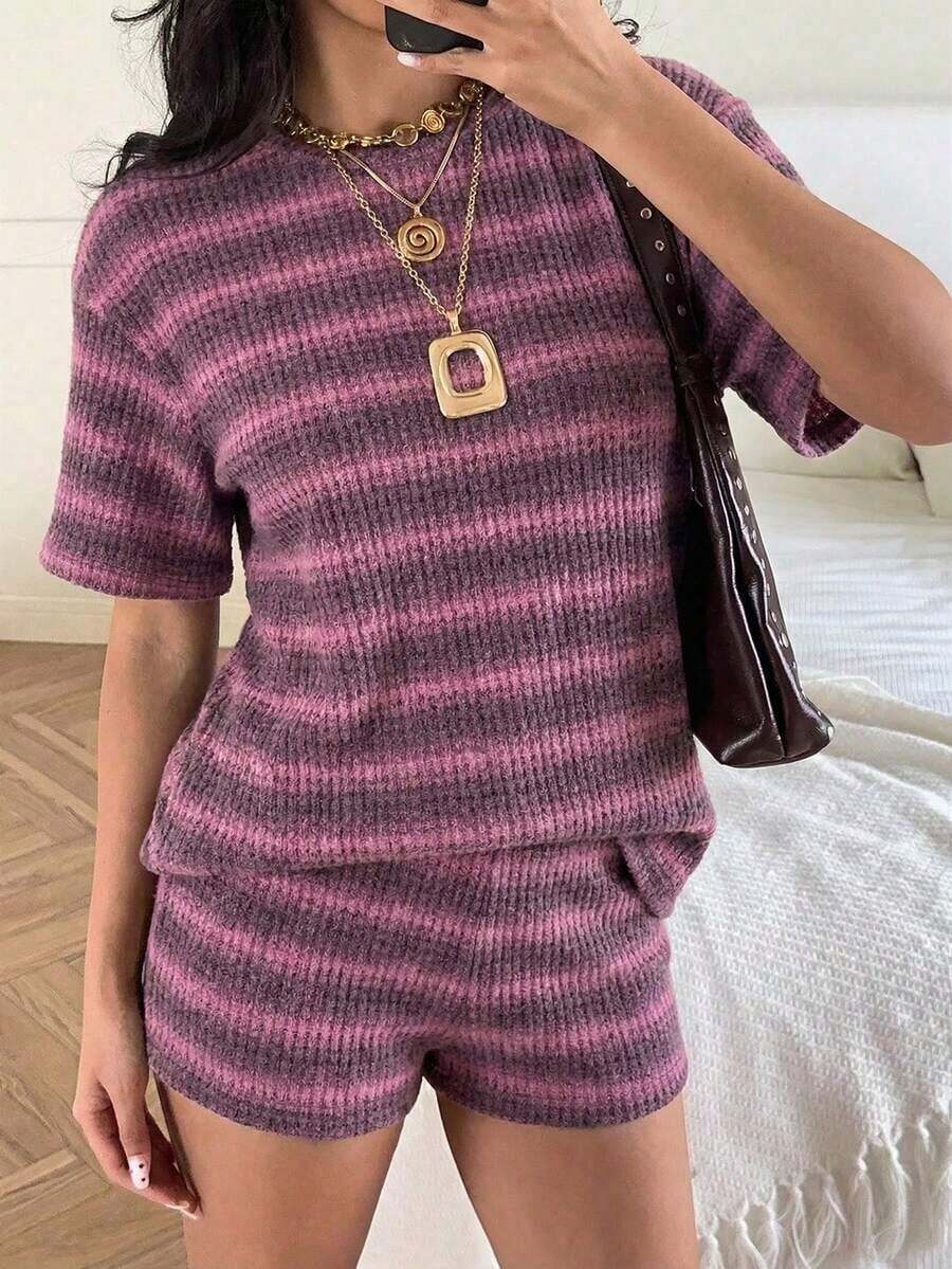 Conjunto de camiseta de manga corta y pantalones cortos de punto a rayas para mujer de estilo casual - Rosa 2 - Ver 1