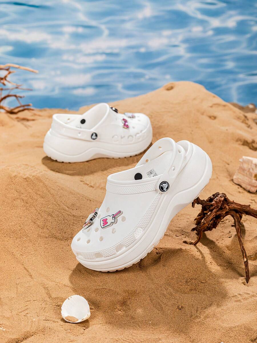 Crocs Bea Cloudy Clogs 厚底凉鞋,女士户外沙滩拖鞋,款式 208186-100 - 白色 - 查看 1