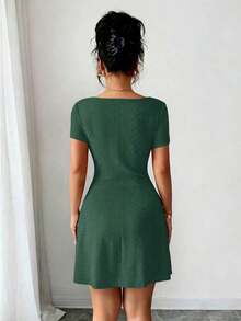 Nuevo 2026  Nuevo vestido mini de verano de ajuste ceñido con nudo delantero, de punto jacquard de crema de mantequilla sexy para mujeres - Verde Oscuro - View 5