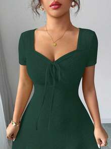 Nuevo 2026  Nuevo vestido mini de verano de ajuste ceñido con nudo delantero, de punto jacquard de crema de mantequilla sexy para mujeres - Verde Oscuro - View 2