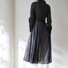 Camisa elegante y sexy de tela texturizada transparente, vestido camisa maxi con cuello en V, mangas de pétalo, manga larga, cintura ceñida y falda plisada y acampanada para mujeres - Blanco - Ver 3