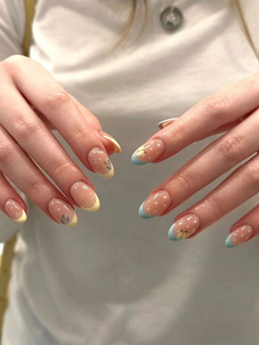 30 miếng dán móng tay ngắn hình hạnh nhân chấm bi, bao gồm họa tiết hoa và chanh, dán móng acrylic kiểu Pháp, thiết kế ngắn vừa vặn hoàn hảo cho móng giả, bao gồm 1 băng dính hai mặt và 1 dũa móng