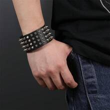 1件誇張黑色PU皮革鉚釘手環 尖刺鉚釘哥德龐克搖滾機車風寬版PU皮革手鍊 男款 - 黑色 - 查看 7