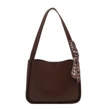 Bolso de mano moderno y versátil para mujer, estilo casual elegante con un toque de alta gama, bolso de hombro estiloso ideal para ir de compras, moda otoño-invierno 2026, nuevo diseño de nicho, bolso de cuero suave de gran capacidad para llevar al hombro o bajo el brazo, con diseño de bolso tote madre-hija. - Negro - Ver 7