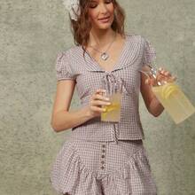 Blusa de estilo babydoll con cuello Peter Pan, manga corta con volantes y abotonadura - Rosa - Ver 6