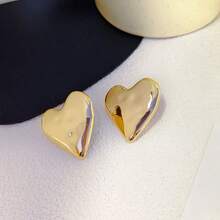 1 Pair Fashionable Exaggerated Metal Heart Stud Earrings, Suitable For Daily Wear And Parties - Gold - View 4