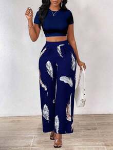 Conjunto de 2 piezas para mujer con top corto de unicolor y pantalones largos con estampado de plumas - Azul - Ver 2
