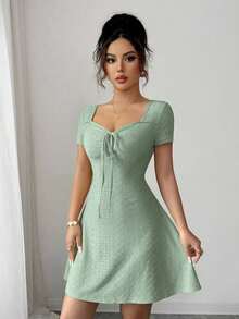 Nuevo vestido corto de verano para mujer, ajustado y sexy, con nudo en la cintura, de jacquard de punto en color crema-amarillo - Verde - Ver 4