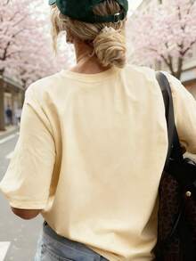 Elegant Women's Short-Sleeved, Round-Neck T-Shirt With A Regular Length, Featuring A Denim And Leopard Heart Print. - 卡其色 - 查看 3
