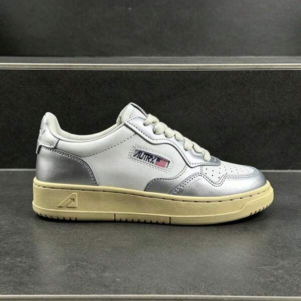 White Vintage Distressed Full Grain Breathable Thick Sole Shoes American College Style Minimalist Commute Campus Daily Height Increasing Sneakers