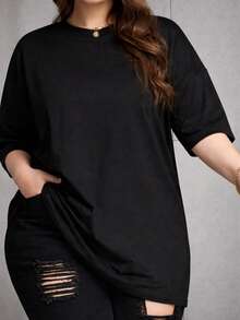 Camiseta Plus Size com Estampa de Capivara Marrom Levantando Peso, Manga Curta, Gola Redonda, Comprimento Longo, Tecido de Malha com Elasticidade Média, Estilo Academia Casual e Ampla - Preto - Visão 3