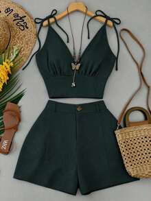 Conjunto informal de mujer con camiseta de tirantes con pliegues y nudo en el hombro, y pantalones cortos de unicolor - Verde Oscuro - Ver 3