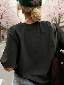 Elegant Women's Short-Sleeved, Round-Neck T-Shirt With A Regular Length, Featuring A Denim And Leopard Heart Print. - 紅色和黑色 - 查看 3