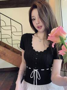 2026新款女款蕾絲領心形短袖鈕扣針織上衣，甜美可愛風，修身鏤空心形鈕扣純黑色上衣，適合夏季、音樂節 - 黑色 - 查看 6