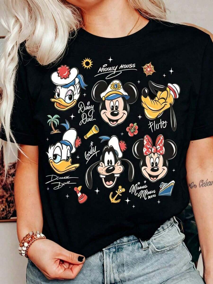 Disney Women's T-Shirt 1PC Licensed "Nautical‑Themed Mickey Minnie Donald Daisy Goofy Pluto Sailor Headshot Collage With Hand‑Style Signatures" Cartoon Printed Oversized T‑Shirt, Short Sleeve Tee For Disney Cruise Vacations & Family Trips. 2026 New Style, Ideal For Family Matching Outfits, Unisex For All Ages. High‑Quality Cotton Fabric, Soft & Breathable. Cute Tropical‑Sailor Design Featuring Palm Trees, Anchors, Sun, Ship And Star Accents, Perfect Gift For Disney Cruise‑Loving Fans. - màu đen - Xem 1