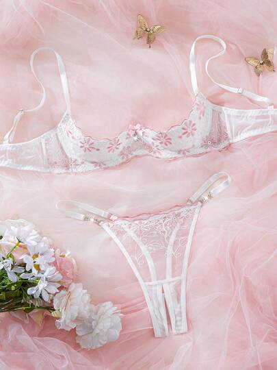 Conjunto de lencería sexy, sujetador y pantie bordados en rosa claro y blanco, diseño off-shoulder, minimalista pero lujoso, elegante y cautivador, encanto único y sofisticación de moda