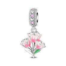 Một chiếc charm mạ bạc chủ đề hoa với thiết kế độc đáo kết hợp các yếu tố của hoa đào, hoa ly và hoa tulip. Mặt dây chuyền tráng men này được điểm xuyết bằng kim cương và có thể kết hợp với vòng tay hoặc dây chuyền. Là một phụ kiện làm trang sức tươi mới và thanh lịch, nó toát lên vẻ quyến rũ mềm mại và nữ tính, hoàn hảo cho cả các dự án DIY và đeo hàng ngày. - Nhiều màu - Xem 18