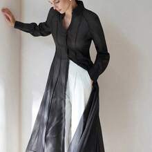Camisa elegante y sexy de tela texturizada transparente, vestido camisa maxi con cuello en V, mangas de pétalo, manga larga, cintura ceñida y falda plisada y acampanada para mujeres - Negro - Ver 5