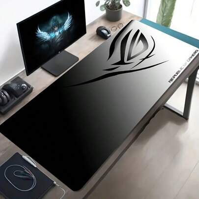 Une pièce présente 1 pièce design dégradé noir et blanc et est ornée d'1 pièce logo motif << œil » unique. Elle dispose d'une base en caoutchouc antidérapante et lavable.